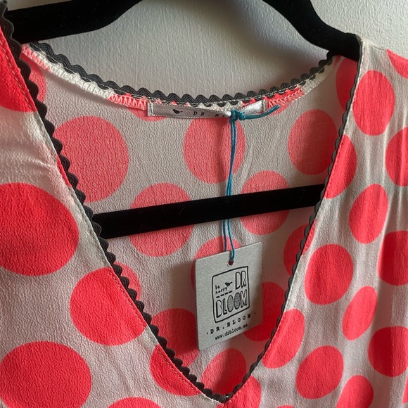 Loose fitting Dr Bloom VNeck Blouse - Picture 2 of 4